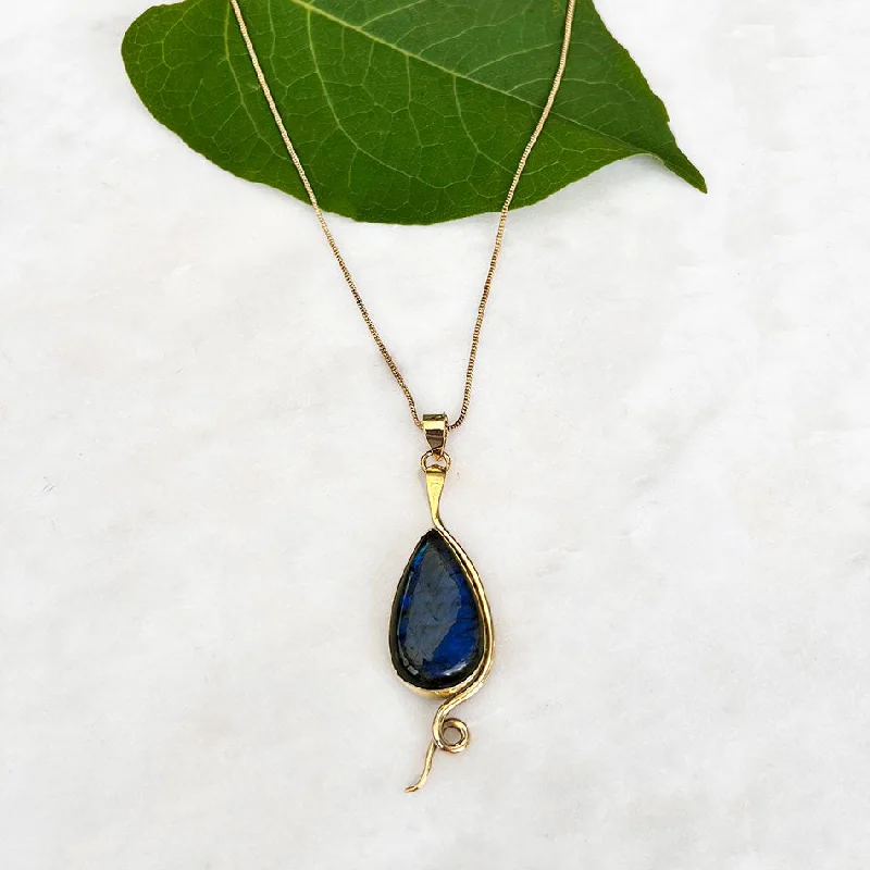 Necklaces and pendants with ocean-inspired designs for a refreshing, beachy feel-Labradorite Lover's Statement Necklace, India