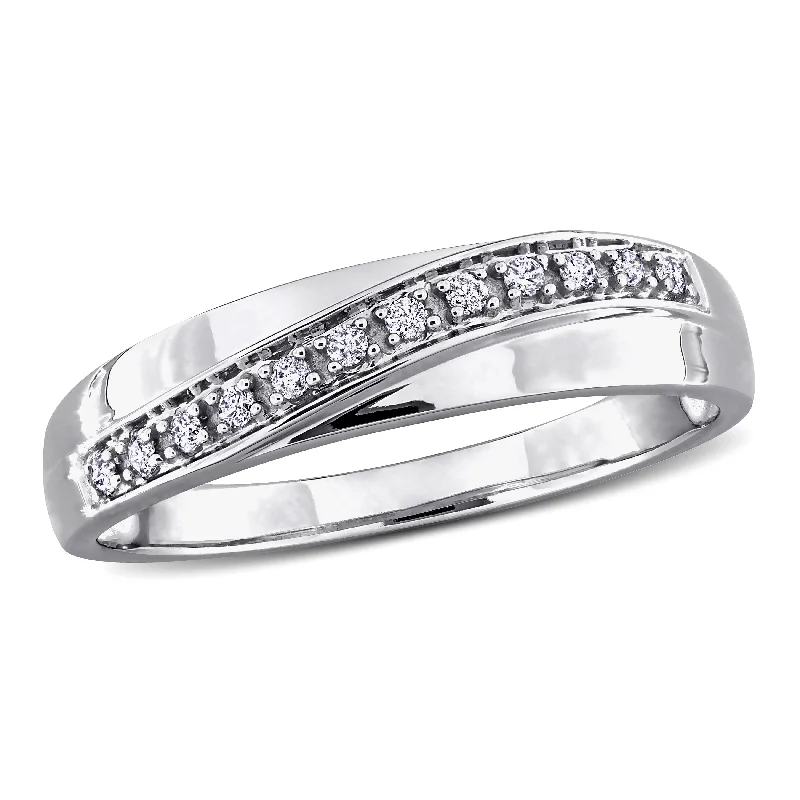 Rings with hematite for sleek metallic sheen -Mimi & Max 1/10ct TW Mens Crossover Diamond Wedding Band in 10k White Gold