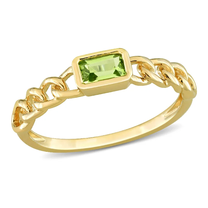 Rings with spiral ruby for bold twist -Mimi & Max 1/3ct TGW Octagon-Cut Peridot Interlocking Design Ring in 14k Yellow Gold