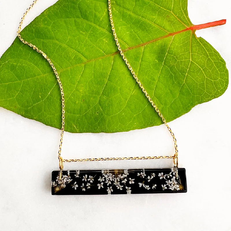 Stylish necklaces and pendants with diamonds for a glamorous and elegant look-Queen Anne's Lace Eco Bar Necklace, Colombia